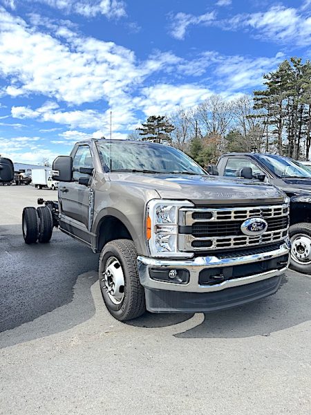 2023 FORD F-350 4X4 CAB & CHASSIS