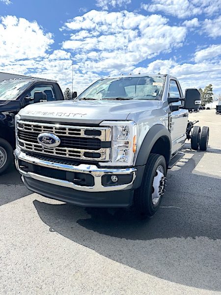 2023 FORD F-450 4X2 CAB & CHASSIS XLT TRIM