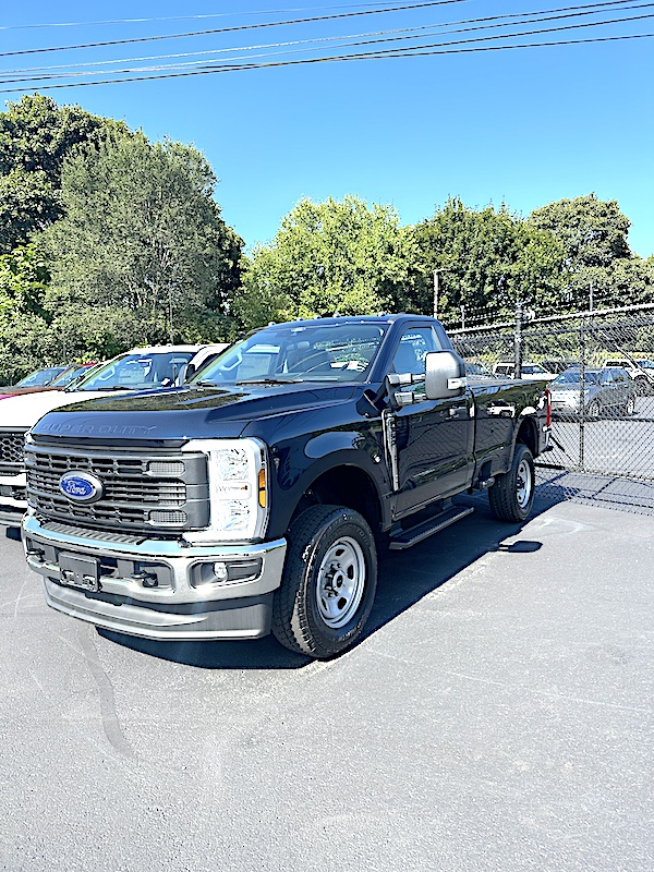 NEW FORD F-350 REGULAR CAB 4X4 PICK-UP